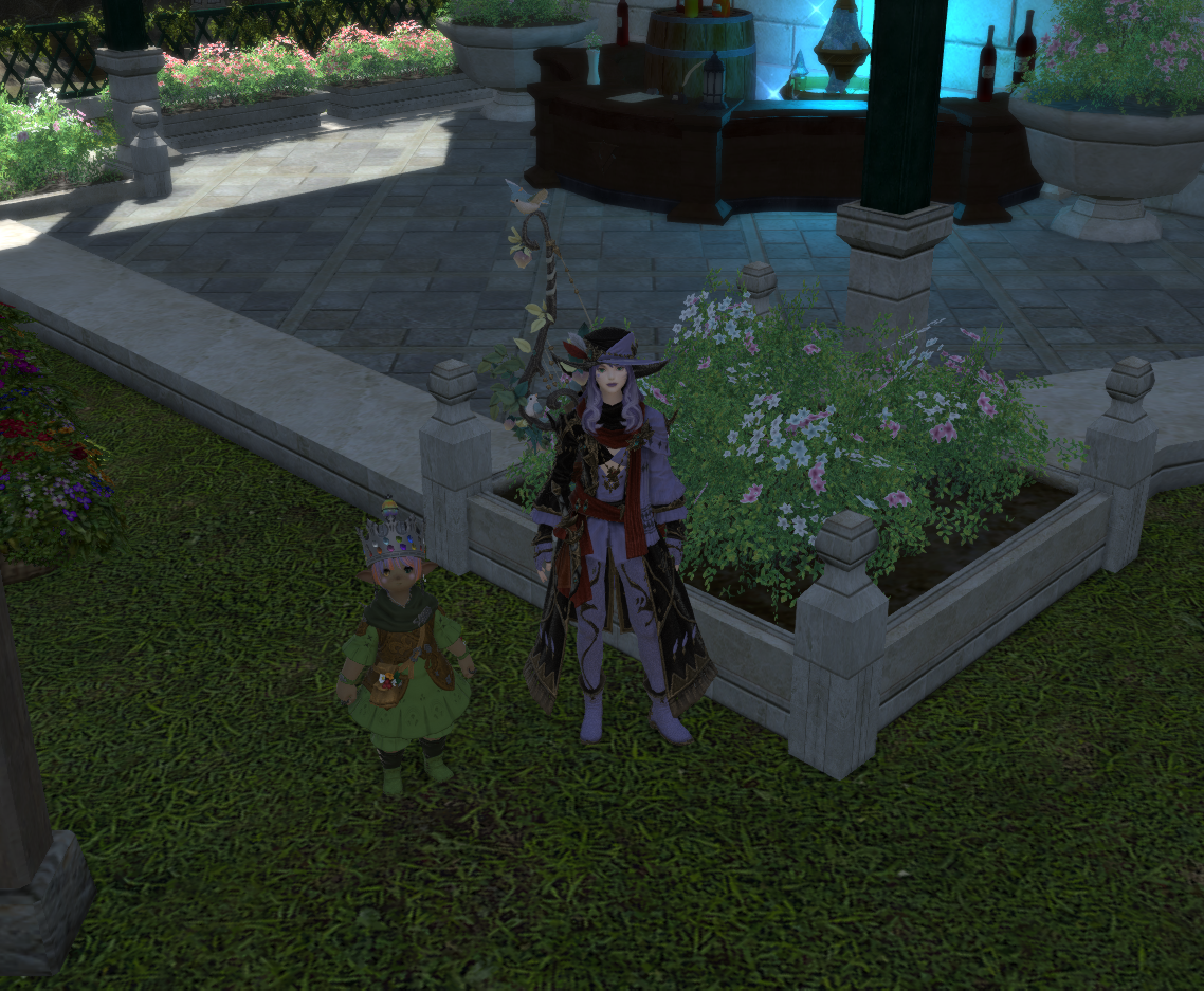 a Lalafell and a Miqo'te standing next to each other